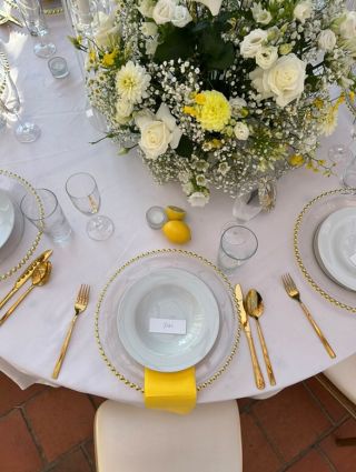 Citronová svatba Veroniky a Stefana 🥰 Za fotečky přímo ze dne D děkuji Šárce @sierraweddingscz , se kterou jsem na svatbě...